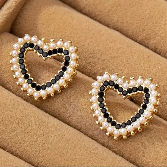 Pearl & Black Crystals Heart Gold Toned Stud Earrings - Picture 2 of 4